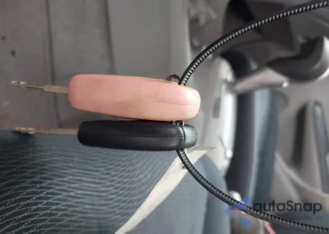 2011 Honda Insight Ex z USA, uszkodzony, nr VIN JHMZE2H7XBS003953